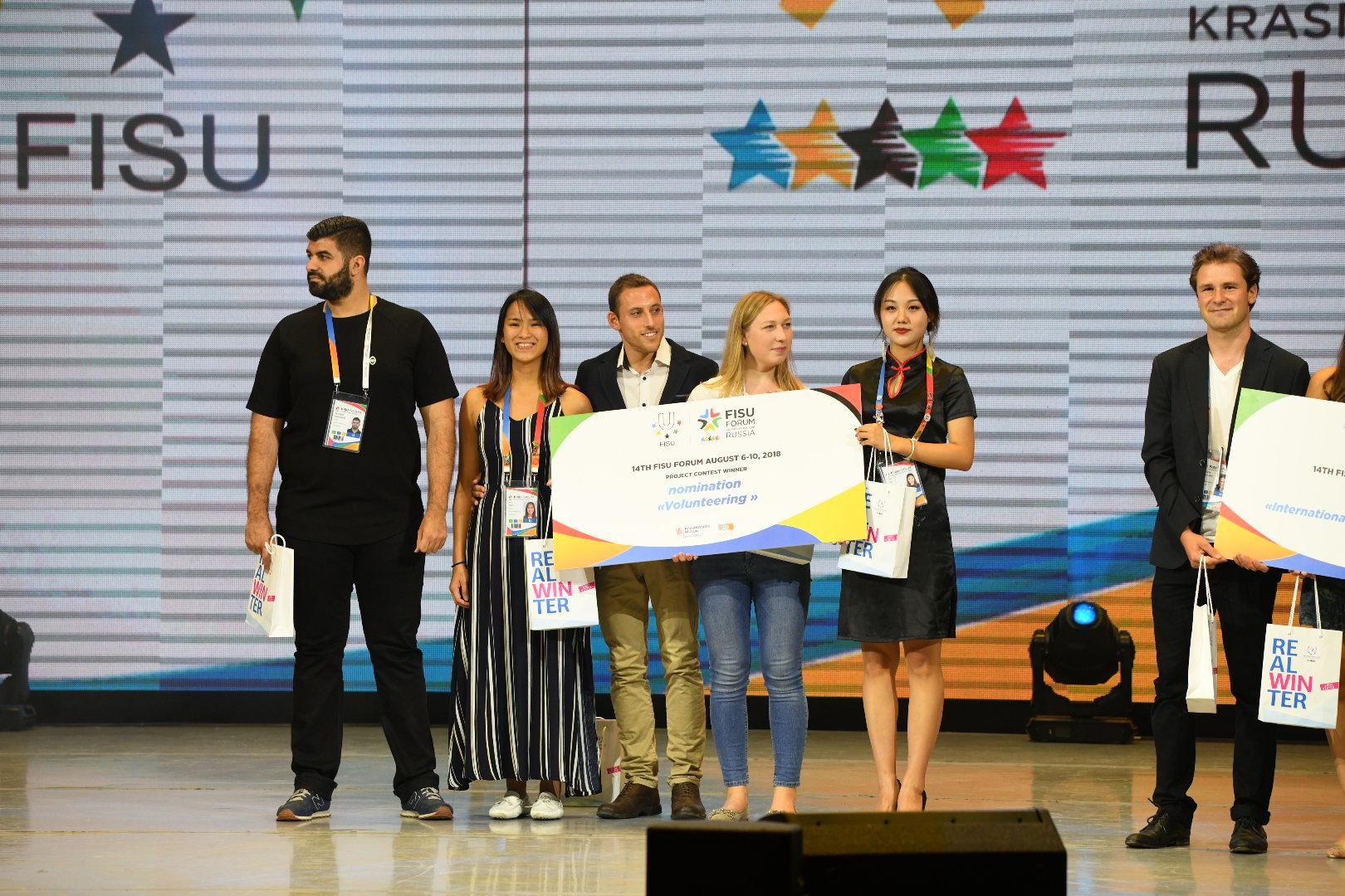 Magyar zászló és FISU Fórum Krasznojarszkban