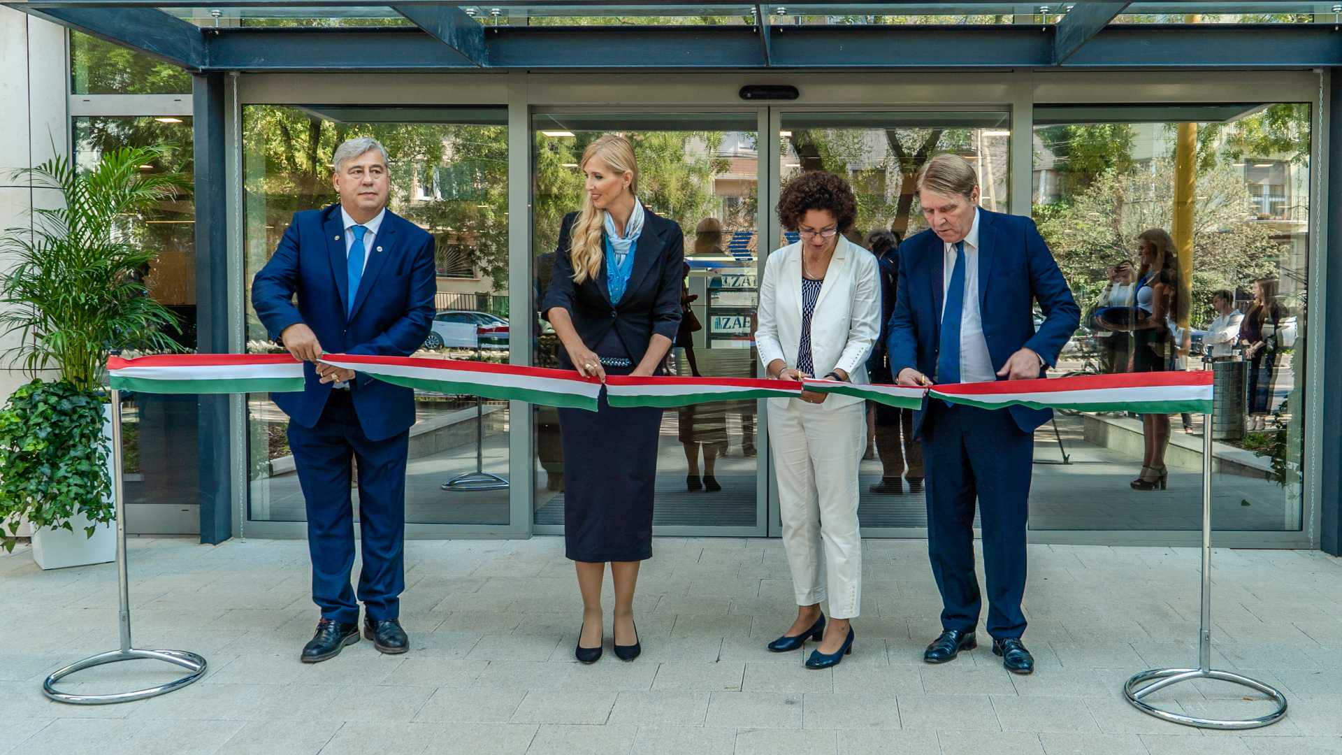 Átadták a Testnevelési Egyetem központi épületét