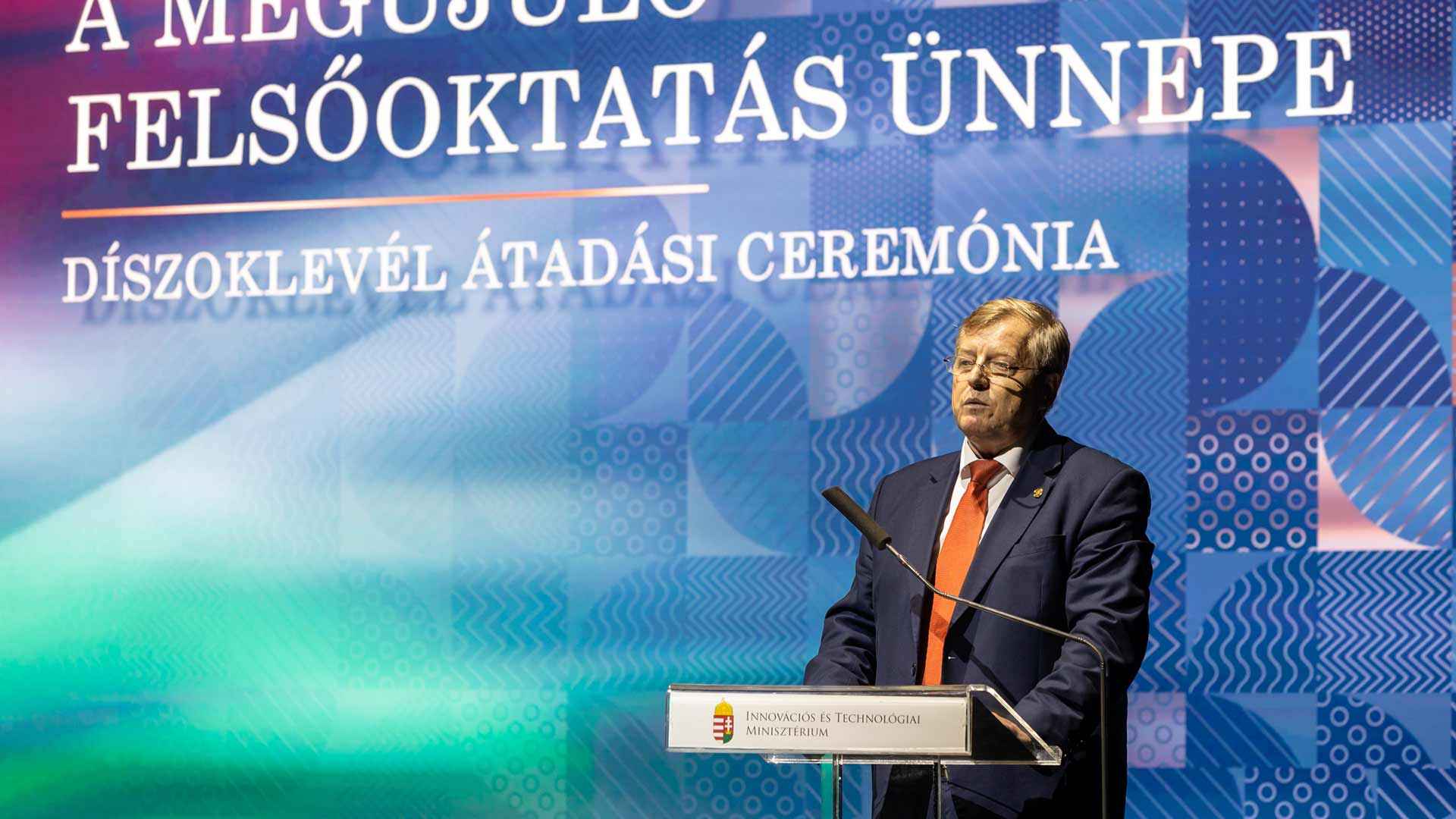 A magyar kormány partnerként tekint a modellváltó egyetemekre