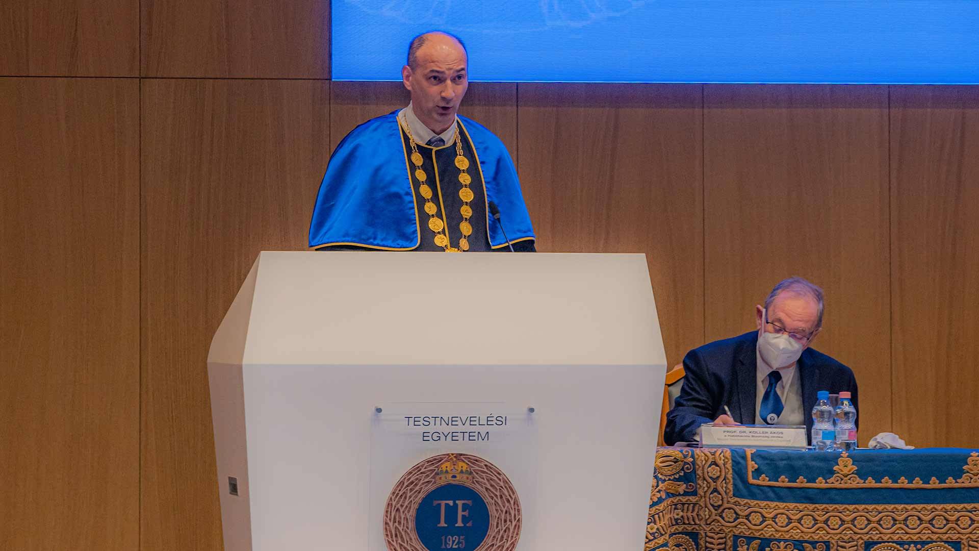 Újra jelenléti alapú téli diplomaosztót rendeztek a TE-n