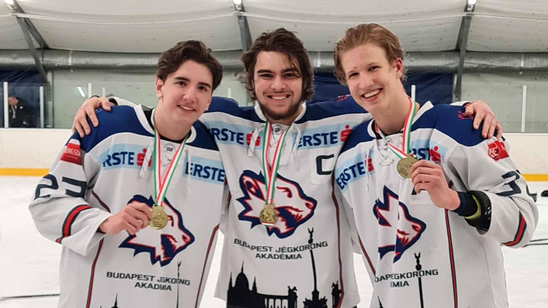 Három TF-hallgató U21-es magyar bajnok lett jégkorongban