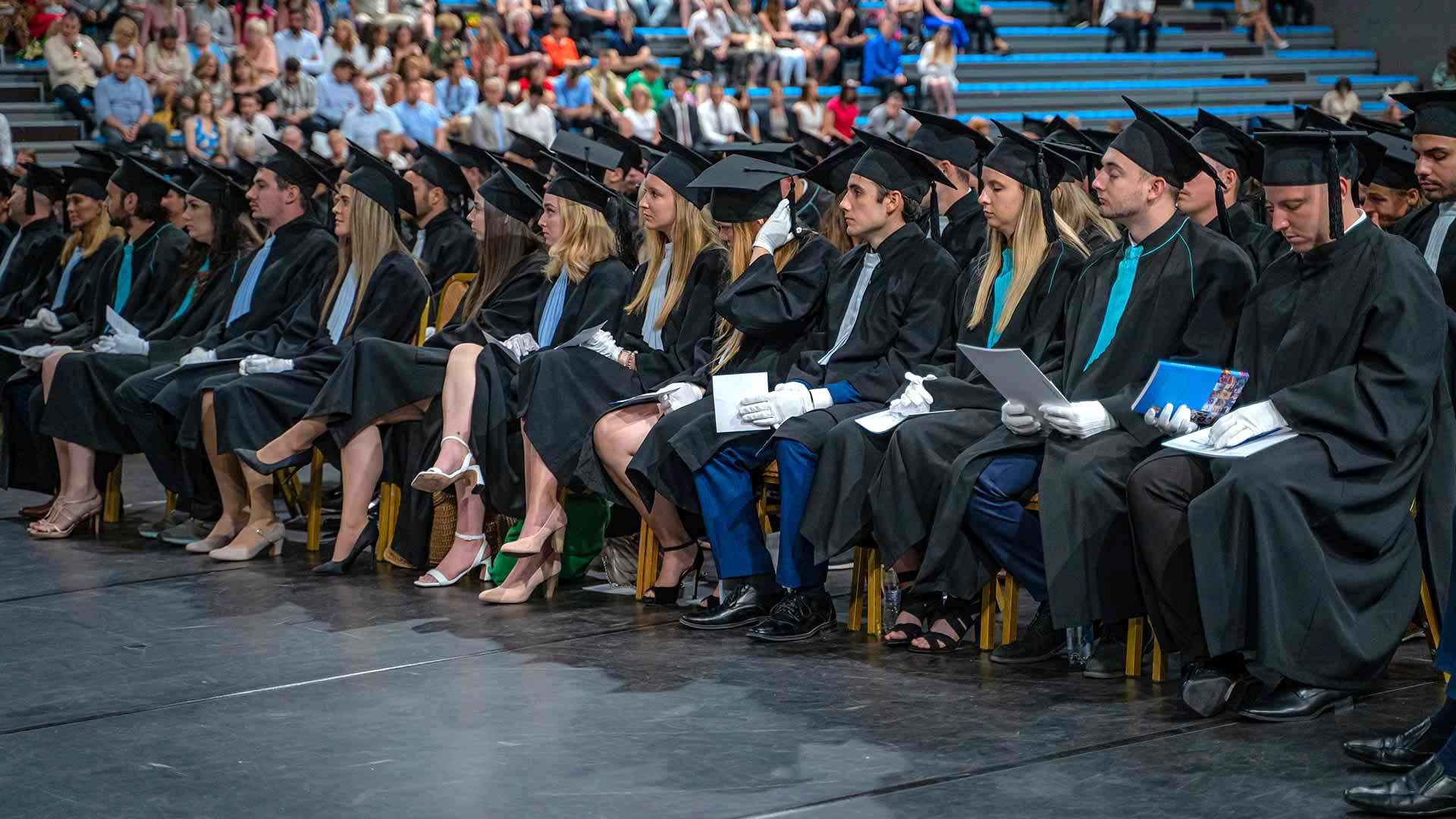 Történelmi nyári diplomaosztó a TF-en