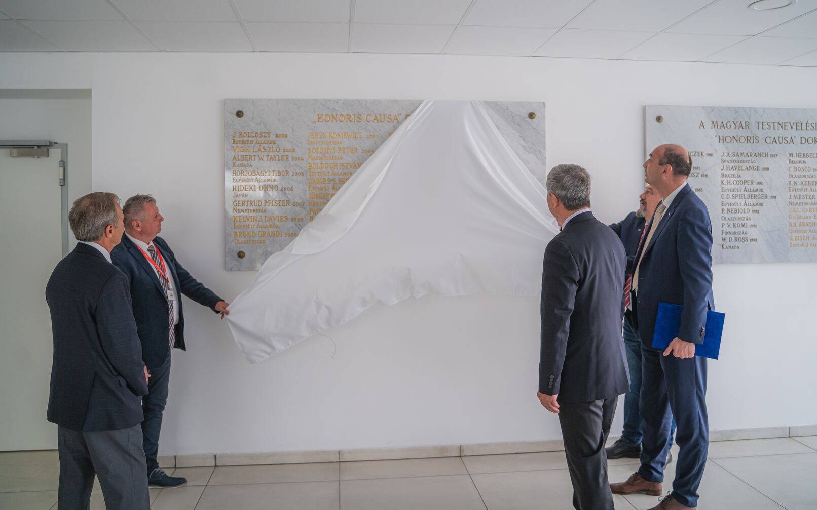 HUSS adds two more honorary doctors' name to the marble plaque