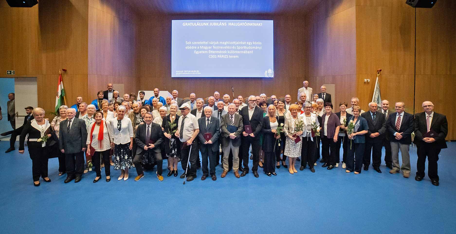 Jubileumi diplomaátadó a TF-en