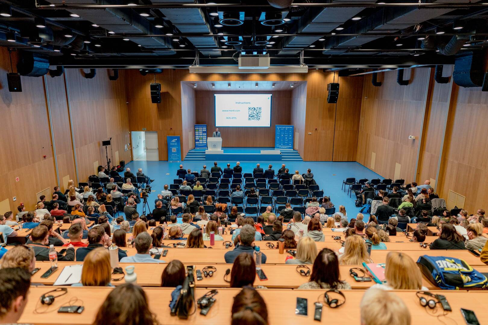 Telt ház a Magyar Úszó Szövetség Országos Edzői és Oktatói Konferenciáján a TF en 2