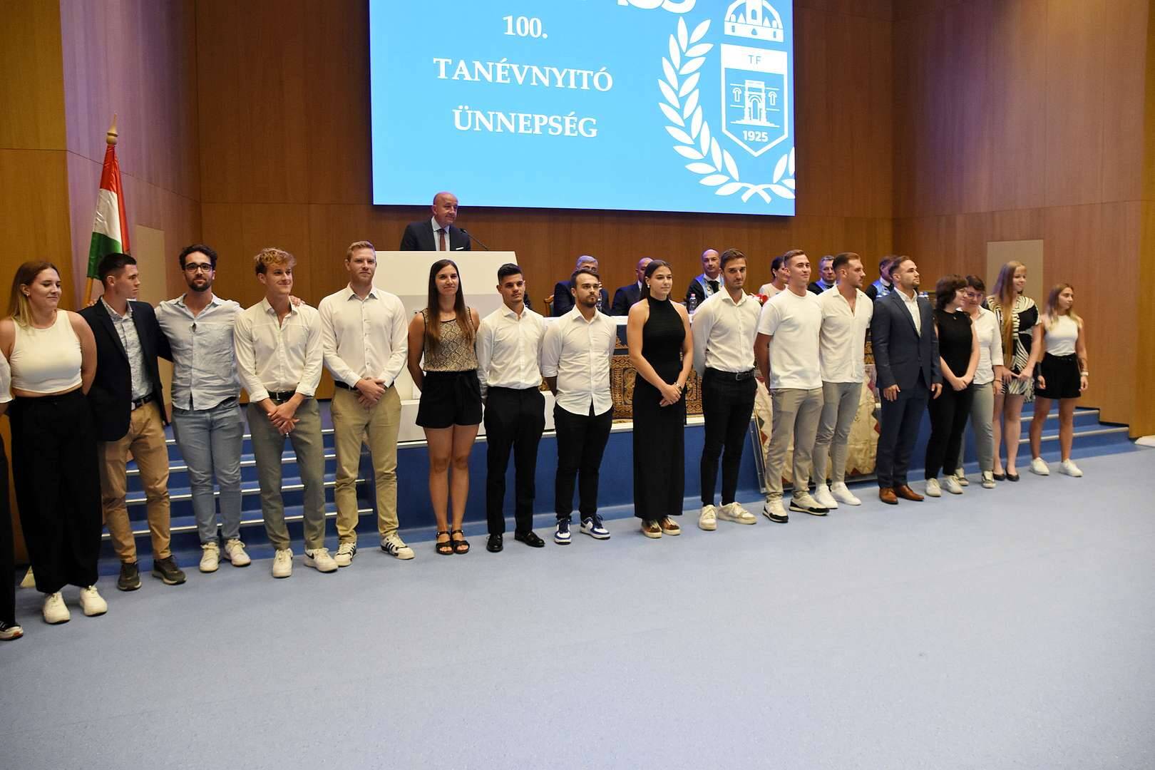 A 100. tanévnyitót tartották a TF en 4