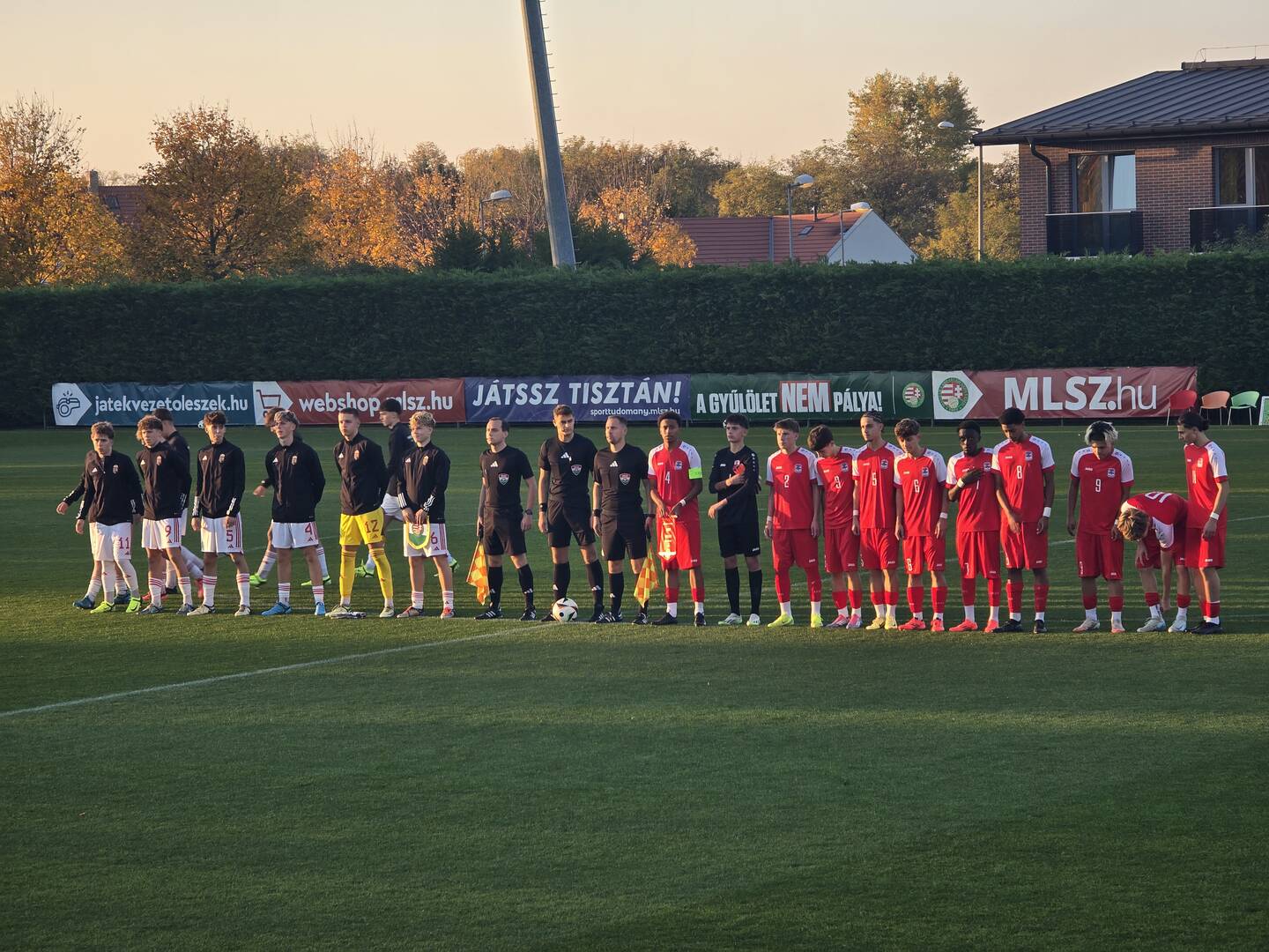 A telki edzotaborba latogatottak labdarugoedzo szakos hallgatoink 2