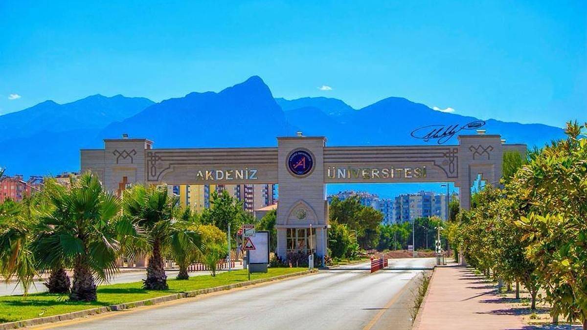 Akdeniz Üniversitesi, a dinamikus tudásközpont a Földközi-tenger partján