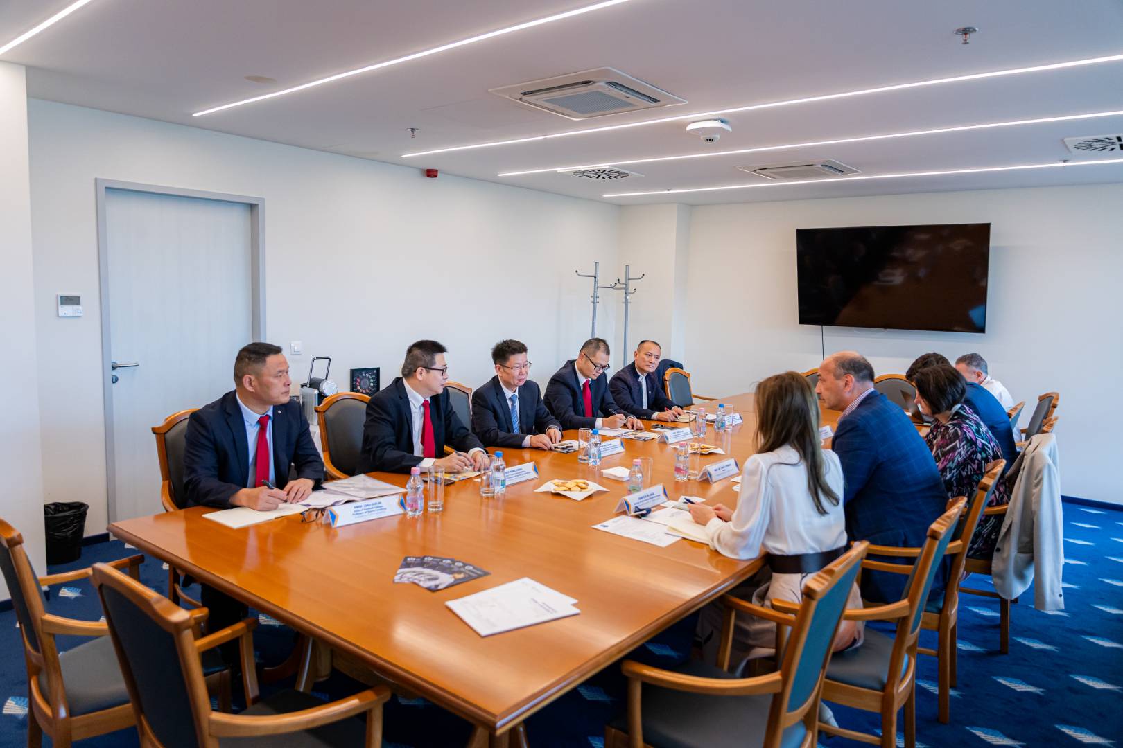 Sport hatarok nelkul A Kuangcsou Sportegyetem kepviseloi latogattak a TF re 2