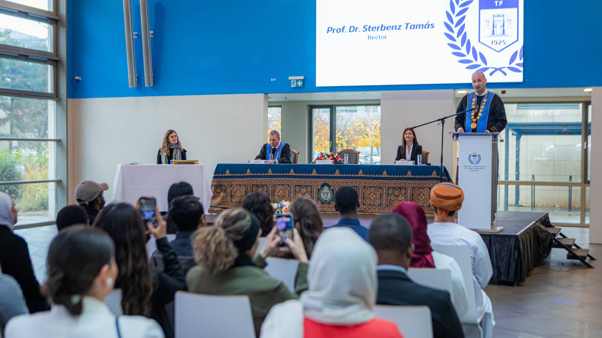 Huszonegy külföldi hallgató vette át oklevelét a Nemzetközi Edzőképző Tanfolyam diplomaosztó ünnepségén