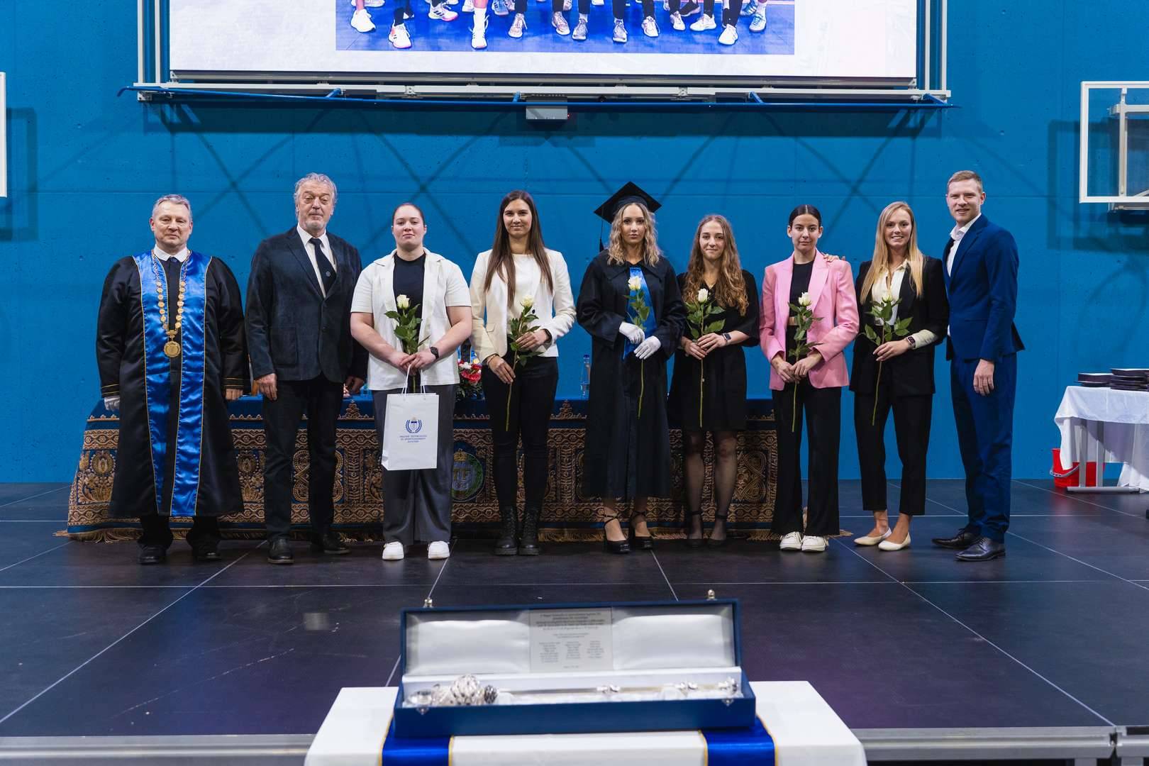 A jovo testnevelo tanarai edzoi es sportvezetoi vettek at okleveluket a TF en 4