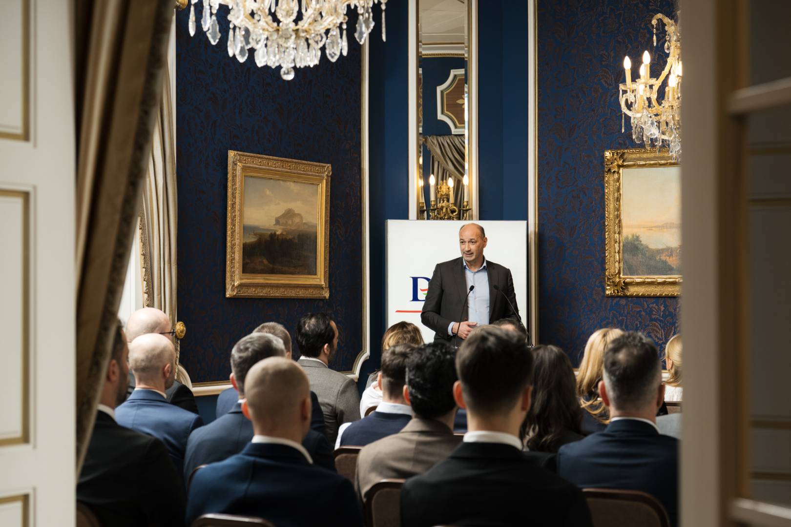 Oklevelatado unnepseggel zarult az elso Nemzetkozi Sportvezetoi Program 1