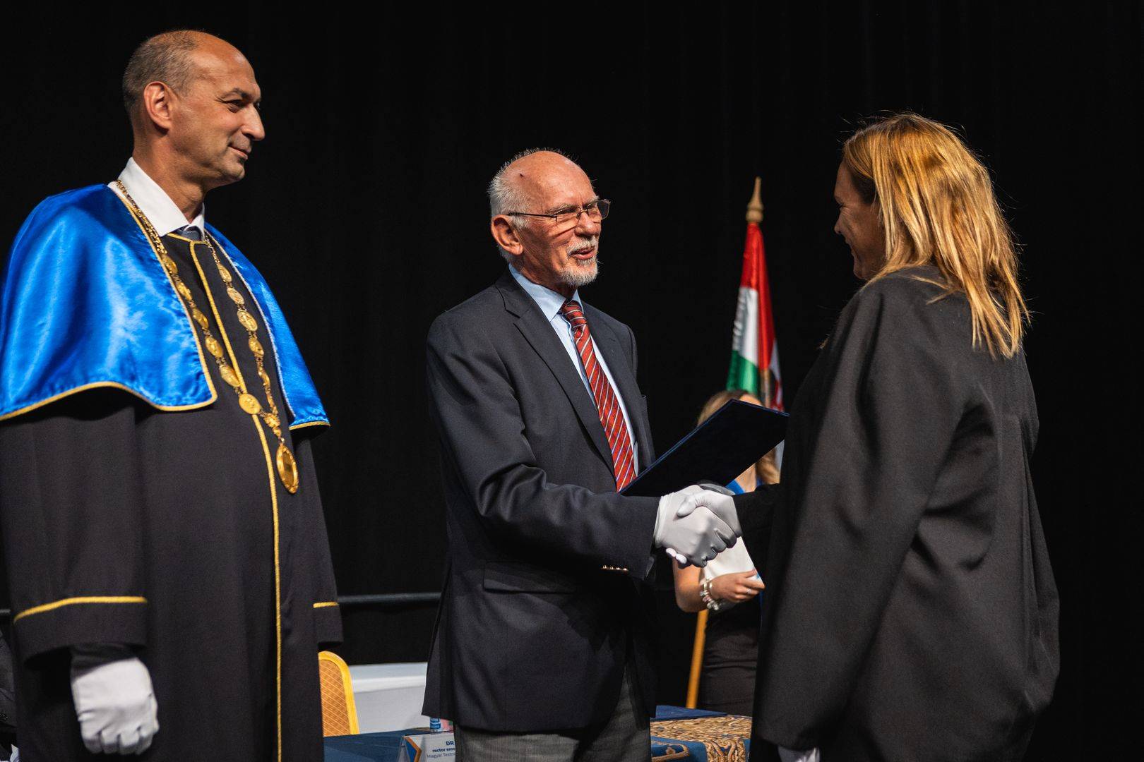 Tihanyi Jozsef Az eredmenyeket megtartani nehezebb mint elerni 0